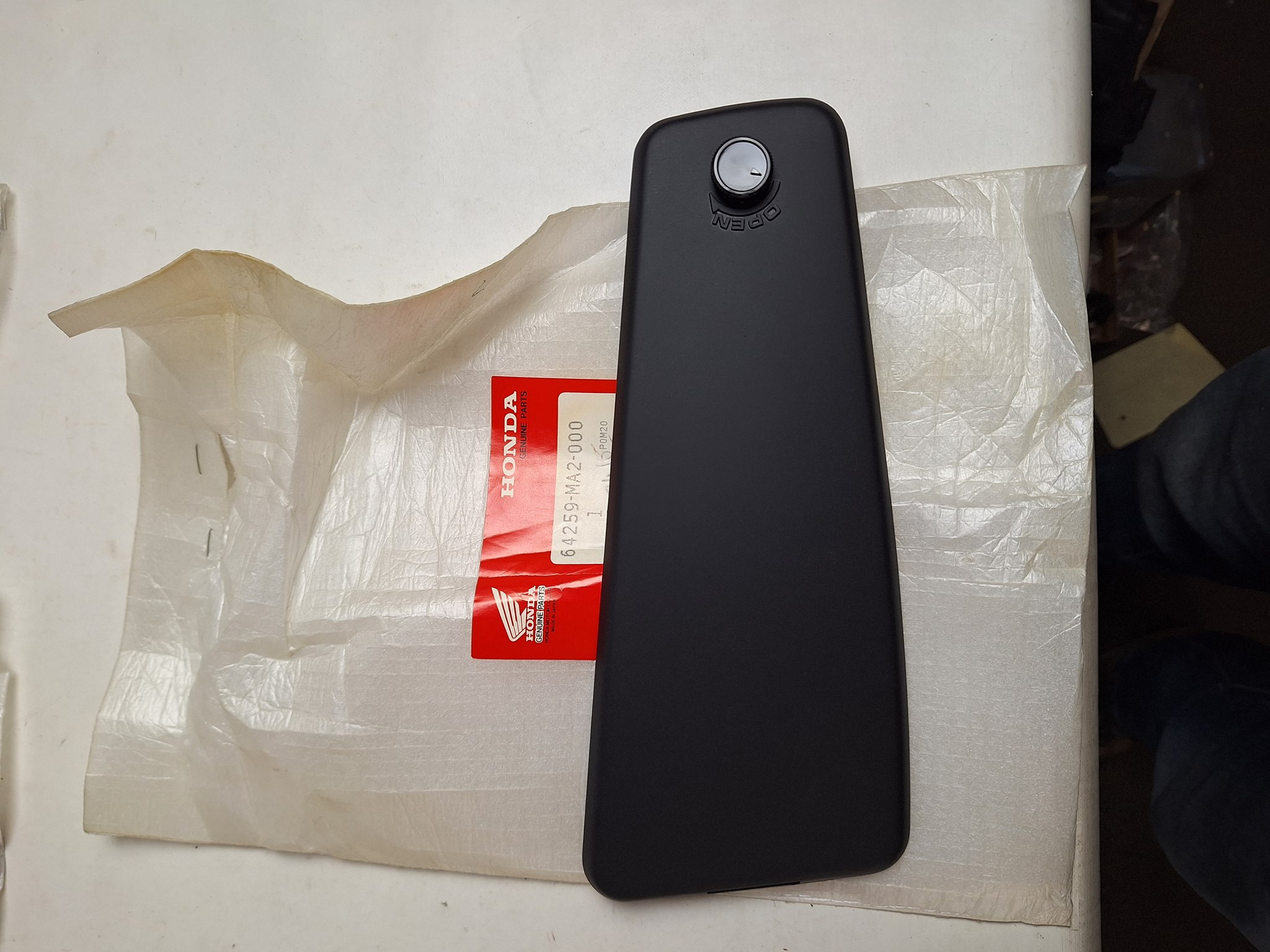 Picture of ABDECKUNG, STAUFACH  64259-MA2-000